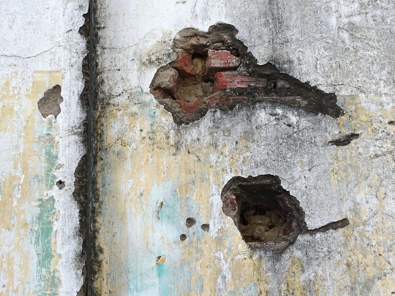 A Lang Son facade with damage attributed to the 1979 Sino-Vietnamese War, photographed in 2019.
